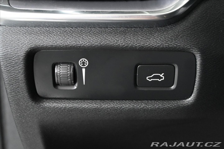 Volvo V60 2,0 B4 MHEV 145 kW AT8 Mo 2022