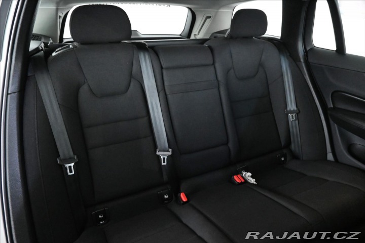 Volvo V60 2,0 B4 MHEV 145 kW AT8 Mo 2022