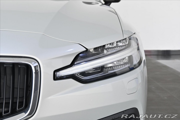 Volvo V60 2,0 B4 MHEV 145 kW AT8 Mo 2022