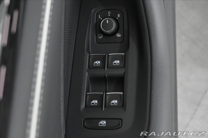 Volkswagen Passat 2,0 TDI 110 kW DSG Elegan 2024