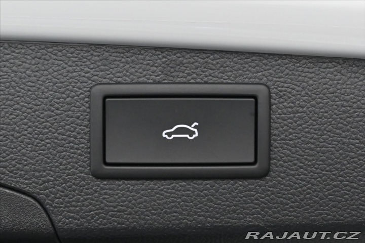 Volkswagen Passat 2,0 TDI 110 kW DSG Elegan 2024