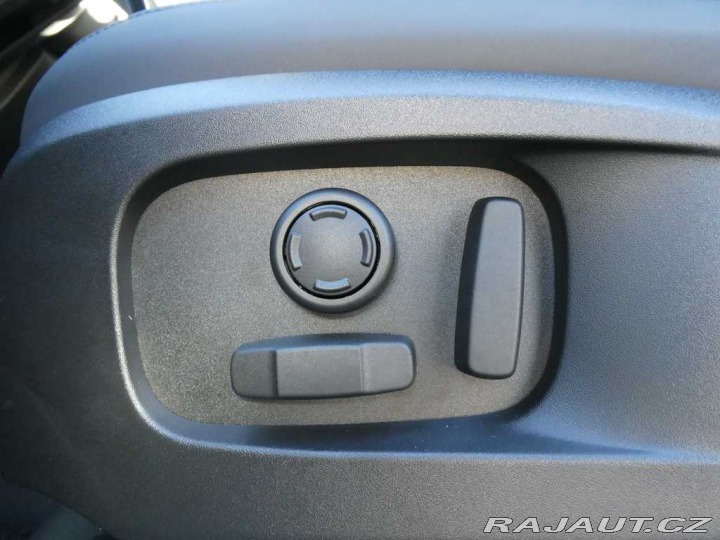 Land Rover Defender 110 3,0 X-Dynamic SE D200 2025