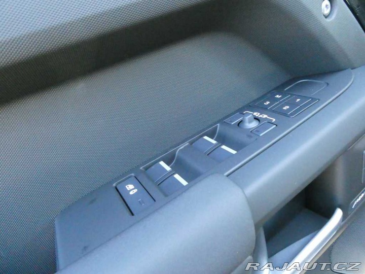 Land Rover Defender 110 3,0 X-Dynamic SE D200 2026