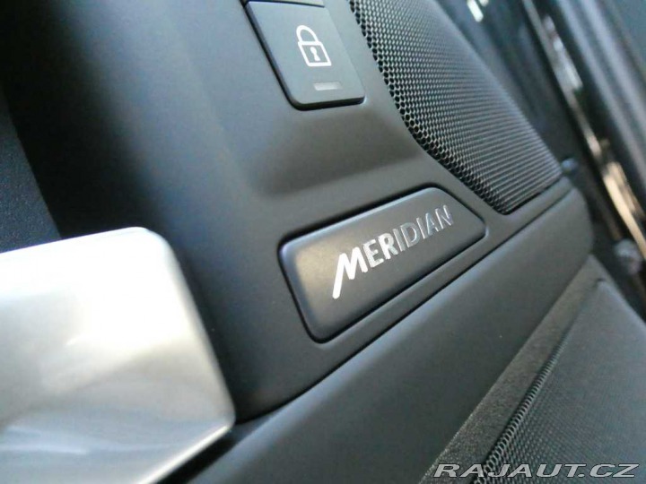 Land Rover Defender 110 3,0 X-Dynamic SE D200 2026