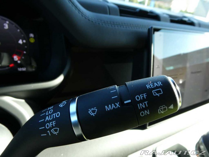 Land Rover Defender 110 3,0 X-Dynamic SE D200 2026