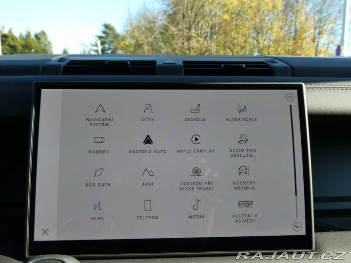 Land Rover Defender 110 3,0 X-Dynamic SE D200 2025