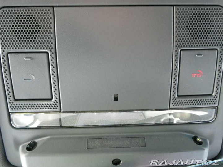 Land Rover Defender 110 3,0 X-Dynamic SE D200 2025