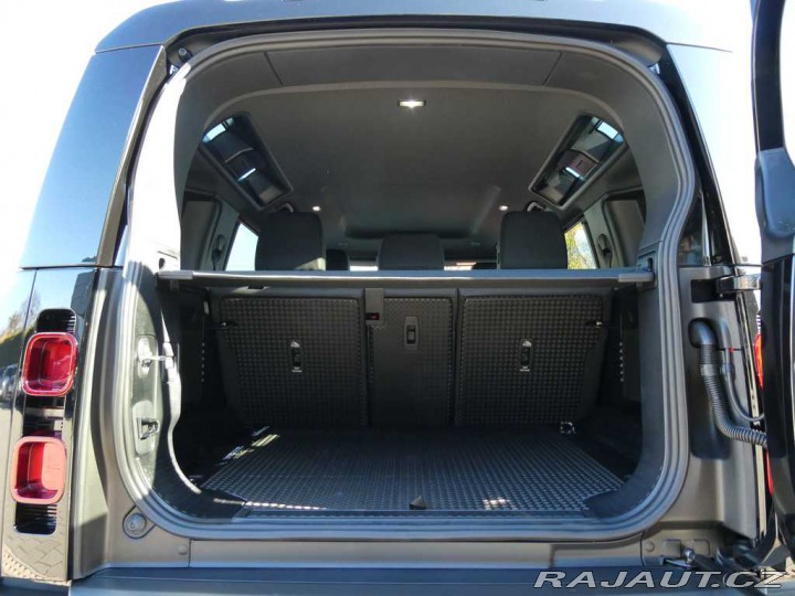 Land Rover Defender 110 3,0 X-Dynamic SE D200 2025