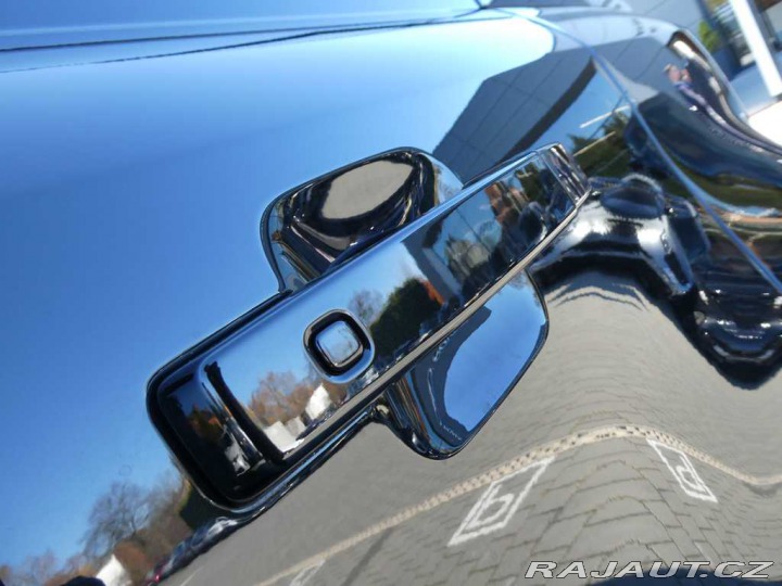 Land Rover Defender 110 3,0 X-Dynamic SE D200 2025