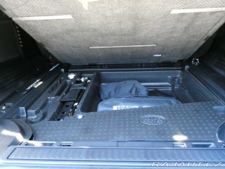 Land Rover Defender 110 3,0 X-Dynamic SE D200 2025