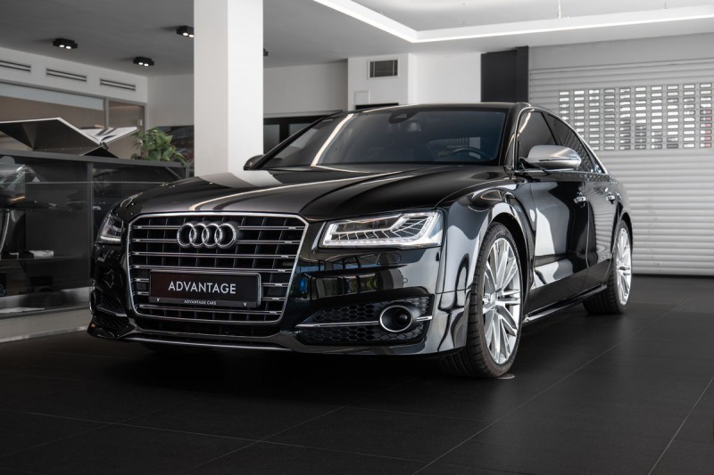Audi S8 