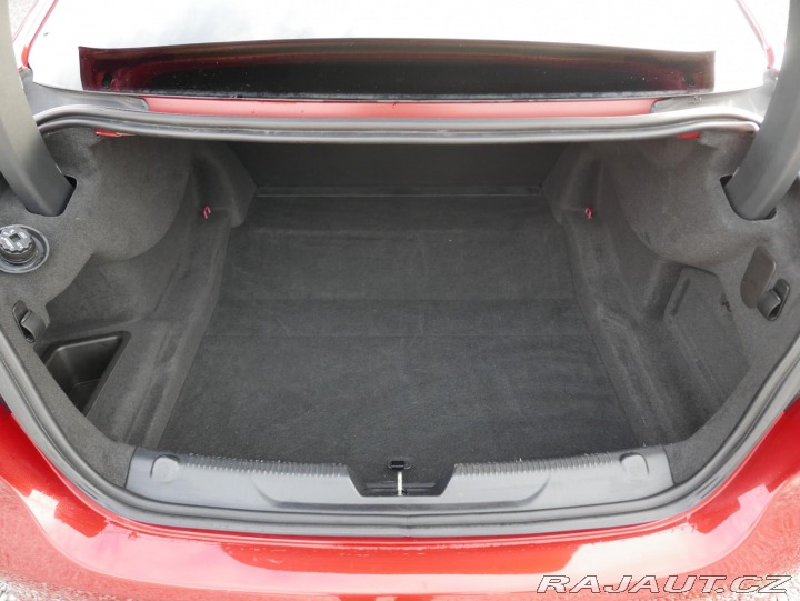 Jaguar XE 2,0 D 180 R-Sport REZERVA 2016