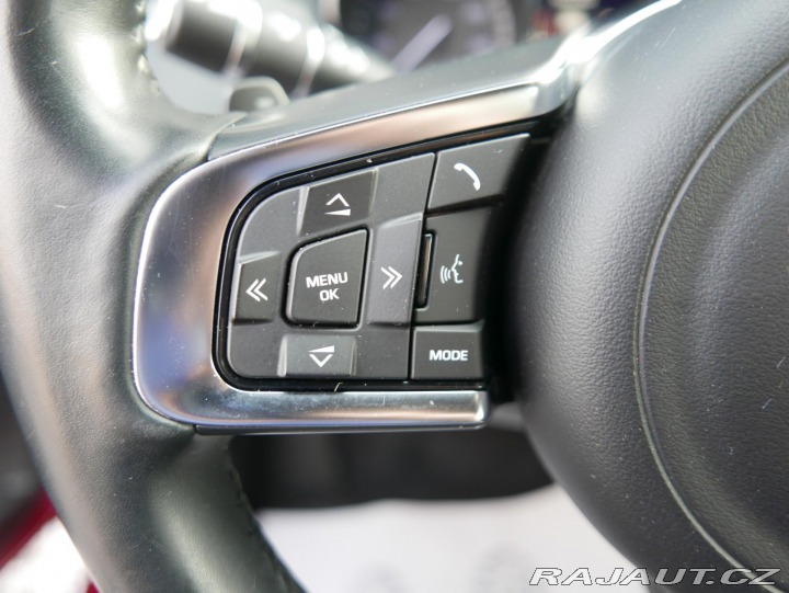 Jaguar XE 2,0 D 180 R-Sport REZERVA 2016