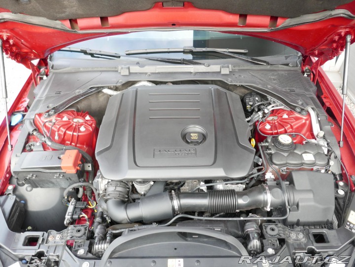 Jaguar XE 2,0 D 180 R-Sport REZERVA 2016