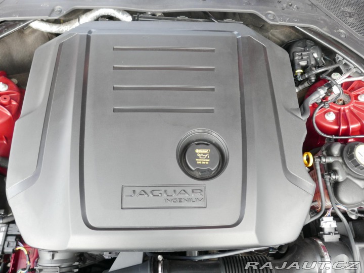 Jaguar XE 2,0 D 180 R-Sport REZERVA 2016