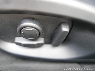 Jaguar XE 2,0 D 180 R-Sport REZERVA 2016