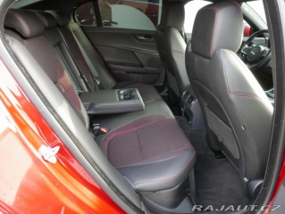 Jaguar XE 2,0 D 180 R-Sport REZERVA 2016