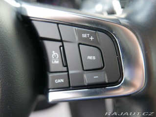 Jaguar XE 2,0 D 180 R-Sport REZERVA 2016