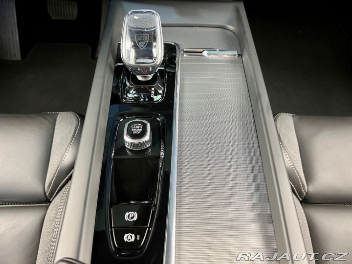 Volvo XC60 B4 AWD, KEYLESS, ACC 2024