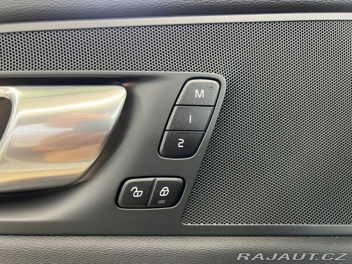 Volvo XC60 B4 AWD, KEYLESS, ACC 2024