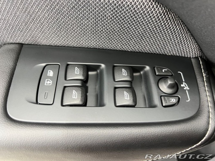 Volvo XC60 B4 AWD, KEYLESS, ACC 2024