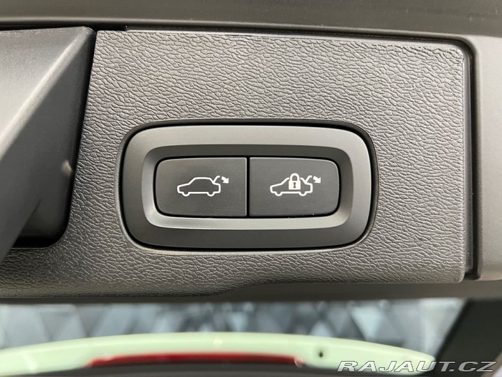 Volvo XC60 B4 AWD, KEYLESS, ACC 2024