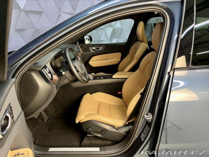 Volvo XC60 T6 AWD RECHARGE, LED, PAN 2023