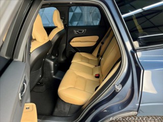 Volvo XC60 T6 AWD RECHARGE, LED, PAN 2023