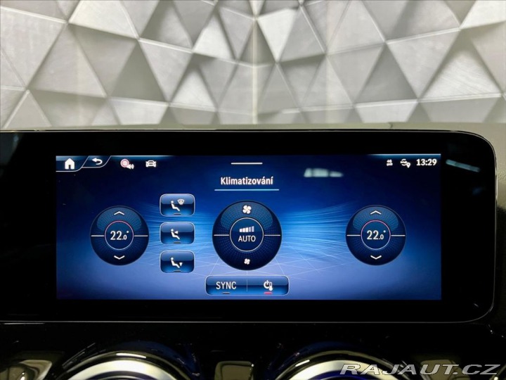 Mercedes-Benz GLA 200d 4M AMG, TAŽNÉ, KEYLE 2024