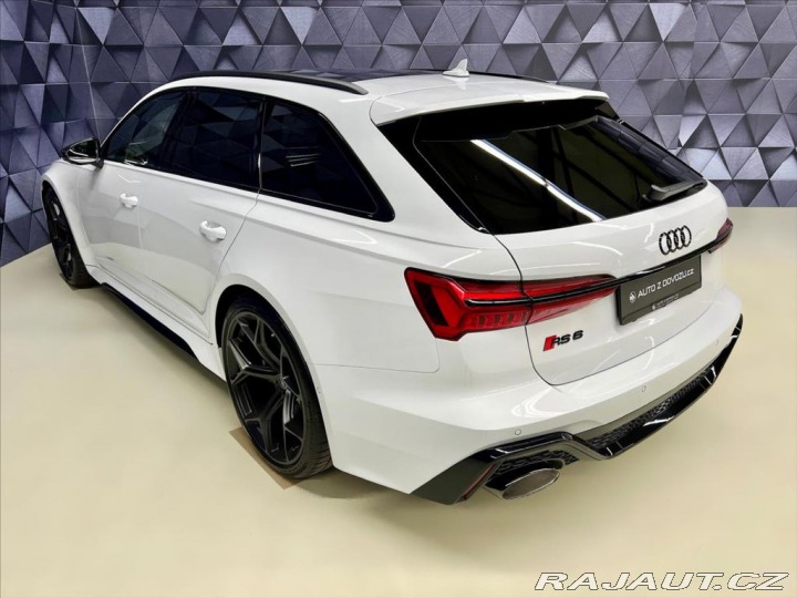 Audi RS6 PERFORMANCE FULL, AKRAPOV 2025