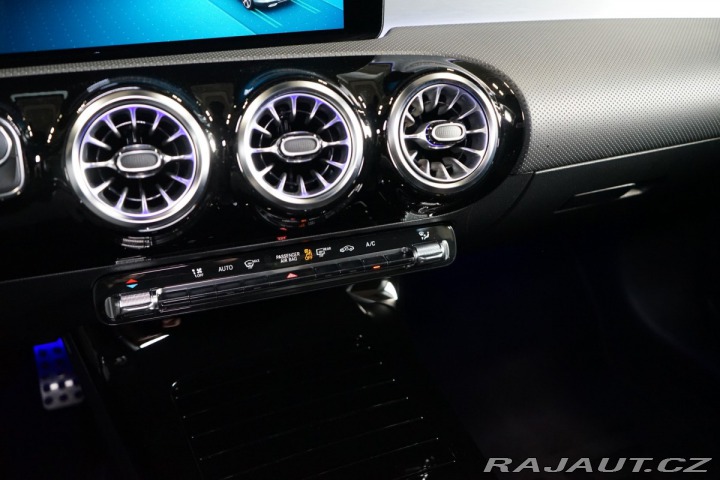 Mercedes-Benz CLA 180*AMG*CARPLAY*CAMERA*LE 2022