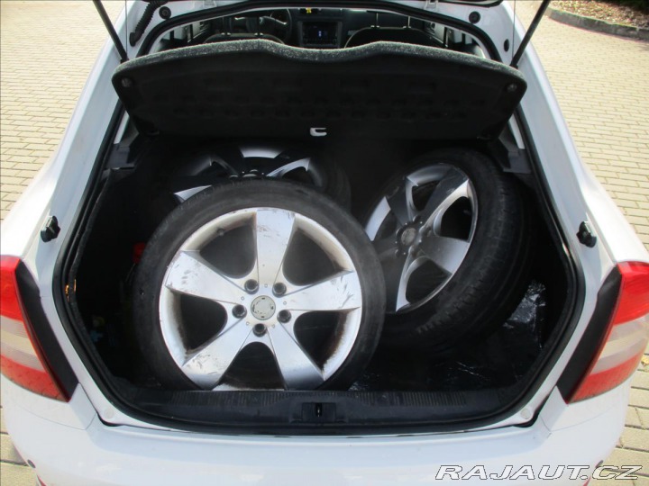 Škoda Octavia 1,6 TDi 77kw Ambiente, be 2011