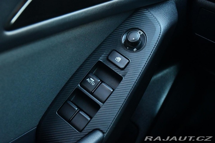 Mazda 3 2,0i 165HP 2xKOLA HUD KAM 2015