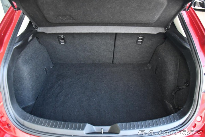 Mazda 3 2,0i 165HP 2xKOLA HUD KAM 2015