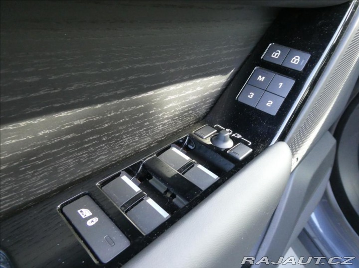 Land Rover Range Rover Velar 3,0 D300 Dynam HSE,1maj,Č 2023