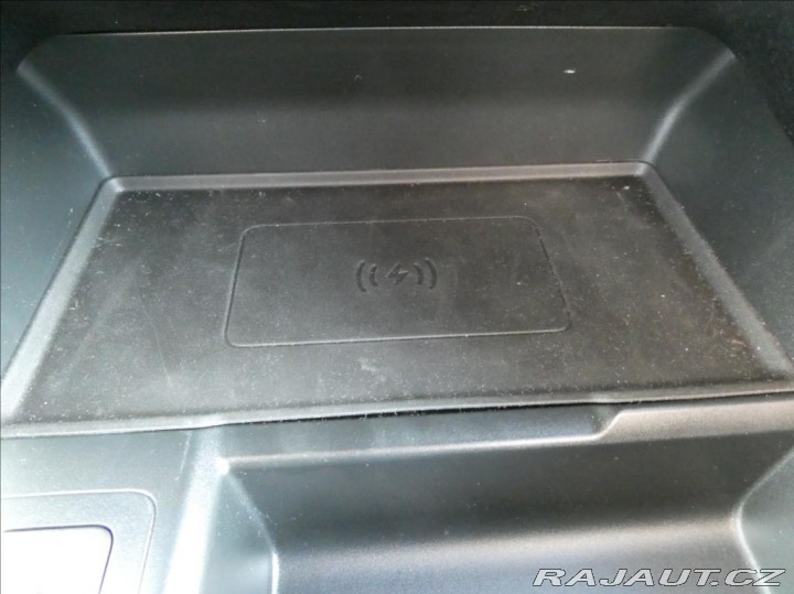 Land Rover Range Rover Velar 3,0 D300 Dynam HSE,1maj,Č 2023