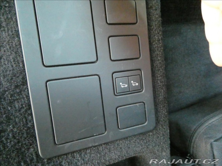 Land Rover Discovery 3,0 TD6 SE, 1Maj,ČR, DPH 2018