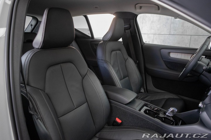 Volvo XC40 B3*REZERVACE* 2023