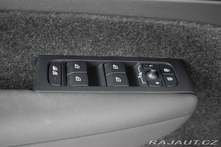 Volvo XC40 B3*REZERVACE* 2023