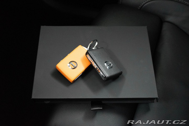 Volvo XC40 B3 DARK PLUS *HARMAN*ČR 1 2023