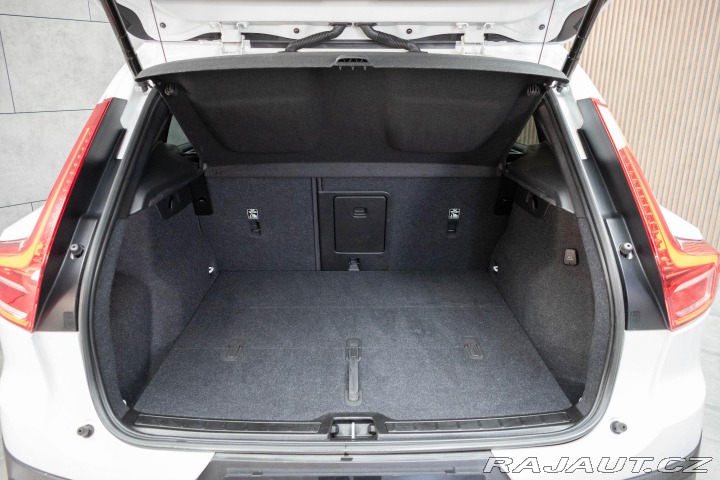 Volvo XC40 B3 DARK PLUS *HARMAN*ČR 1 2023