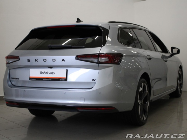 Škoda Superb 1,5 PHEV SportLine 5L ZÁR 2025