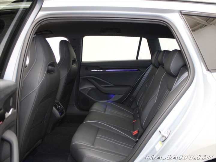 Škoda Superb 1,5 PHEV SportLine 5L ZÁR 2025