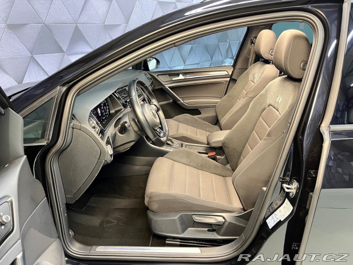 Volkswagen Golf R 221kW DSG 4M, PANORAMA 2020