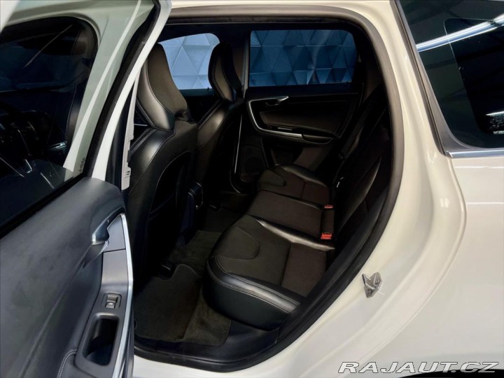 Volvo XC60 D4 AWD MOMENTUM, TEMPOMAT 2016