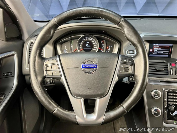 Volvo XC60 D4 AWD MOMENTUM, TEMPOMAT 2016