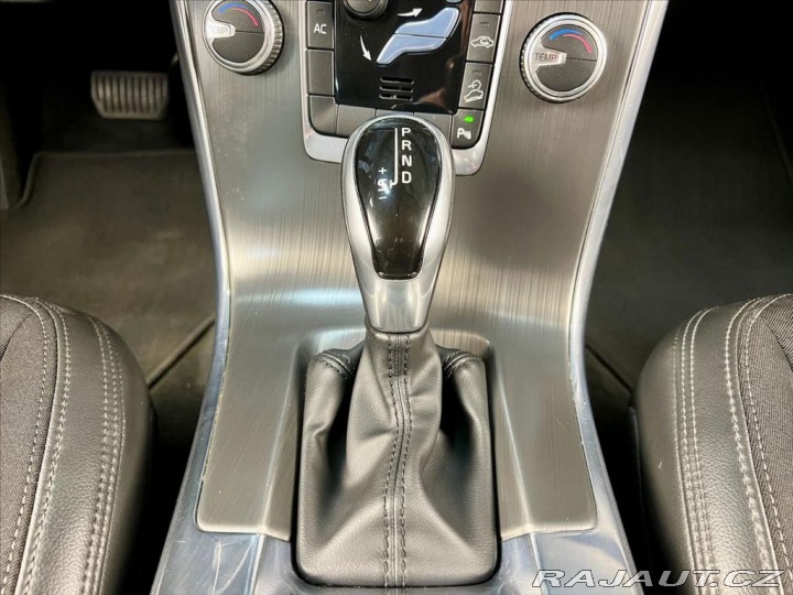 Volvo XC60 D4 AWD MOMENTUM, TEMPOMAT 2016