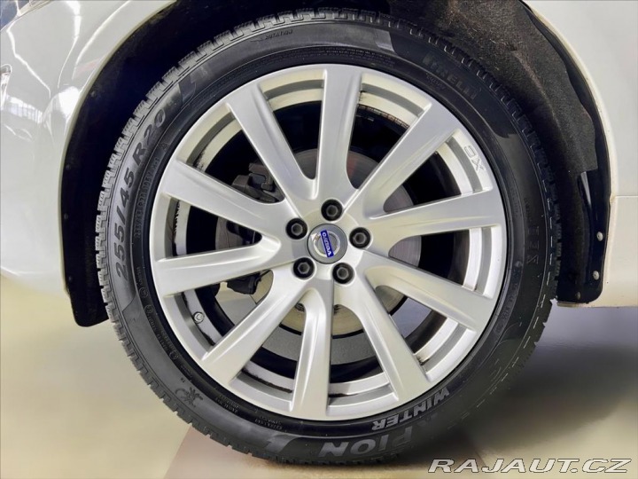 Volvo XC60 D4 AWD MOMENTUM, TEMPOMAT 2016