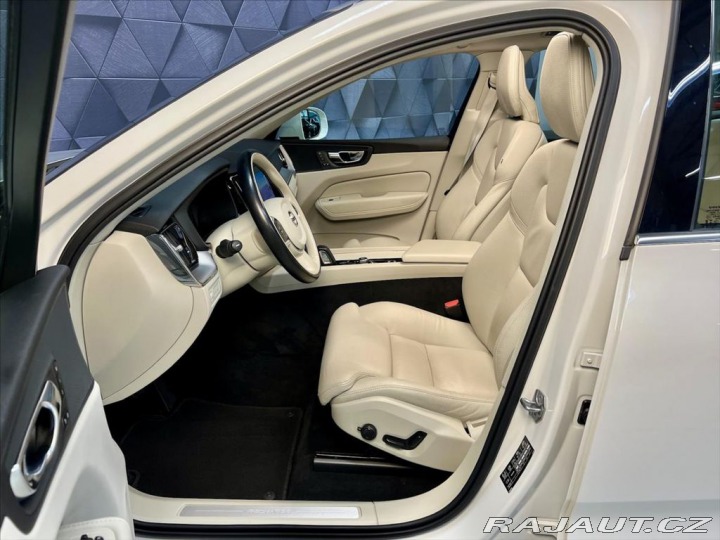 Volvo XC60 T6 AWD RECHARGE, ACC, PAN 2021