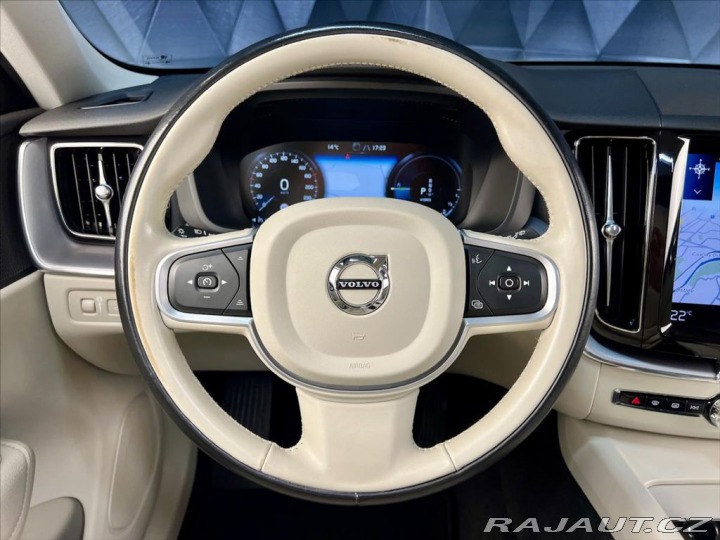 Volvo XC60 T6 AWD RECHARGE, ACC, PAN 2021